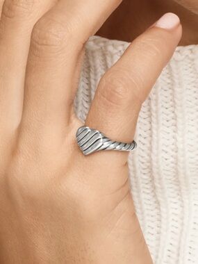 David Yurman SCULPTED CABLE HEART PINKY RING